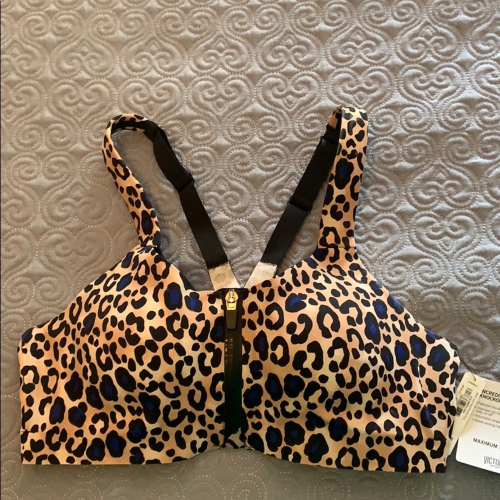Victoria Secret Incredible Knockout Sports Bra NWT